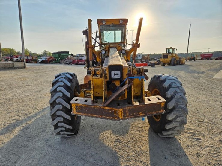 2012-deere-770a-image-8