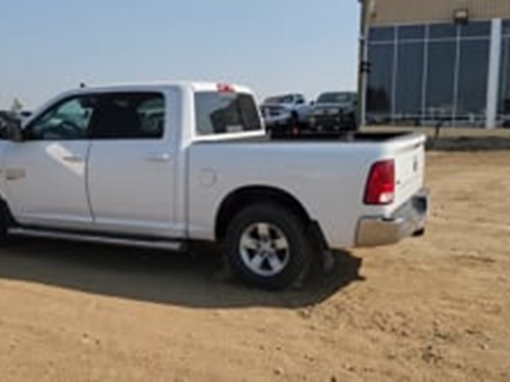 2020-ram-1500-classic-image-5
