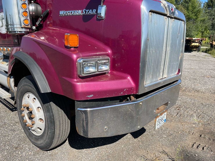 #2270-•-2011-western-star-semi-tractor-(has-wi-title)-(forestville,-wi)-image-8
