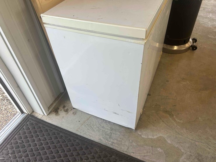 professional-series-chest-freezer-image-2