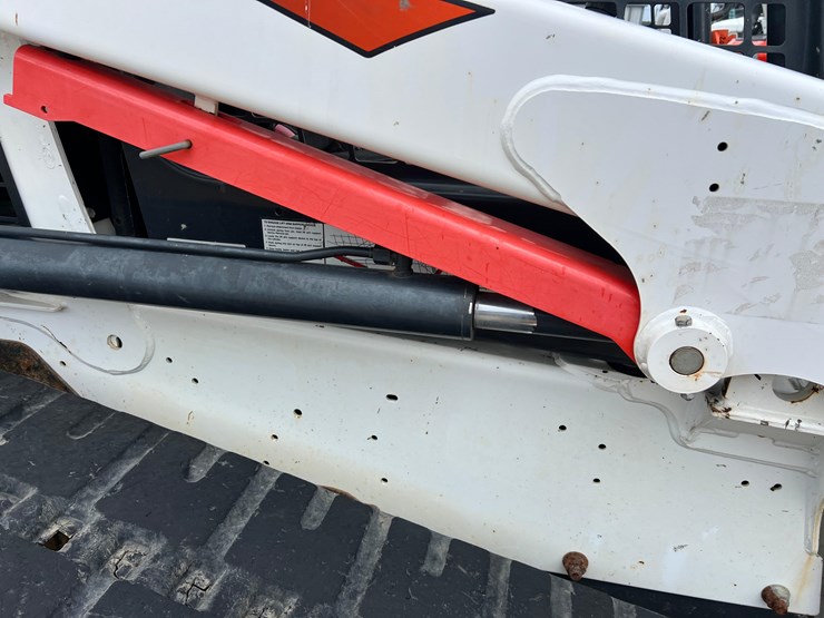 2019-bobcat-t630-image-25