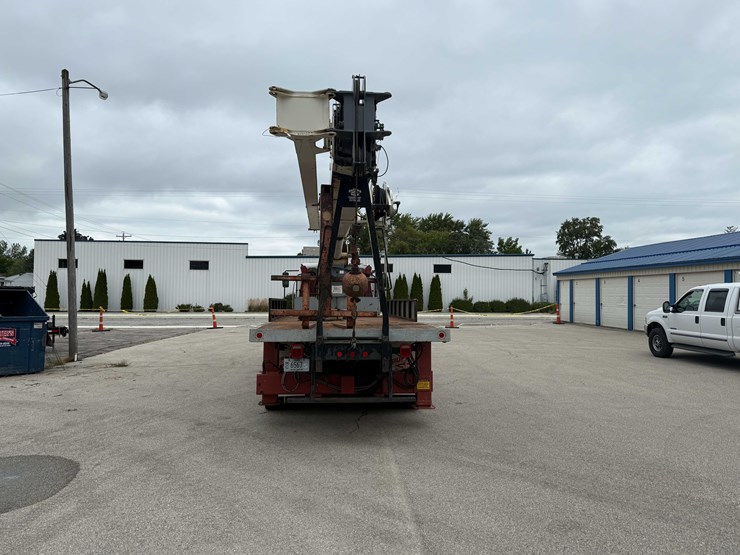 #2500-•-2005-freightliner-boom-truck-(has-wi-title)-(seymour,-wi)-image-5