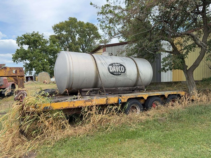 gooseneck-trailer-with-tank-image-6