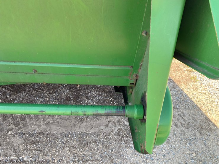 john-deere-844-image-32