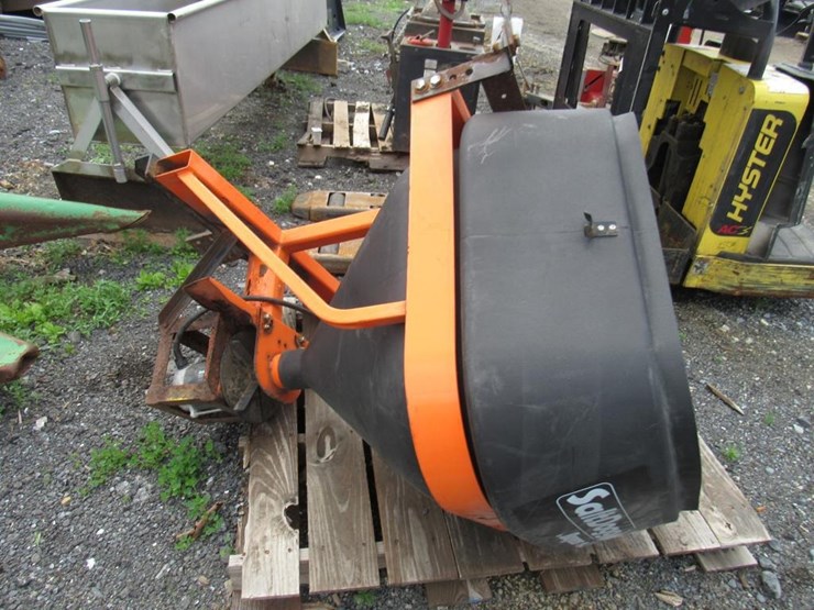 salt-dog-spreader-image-1