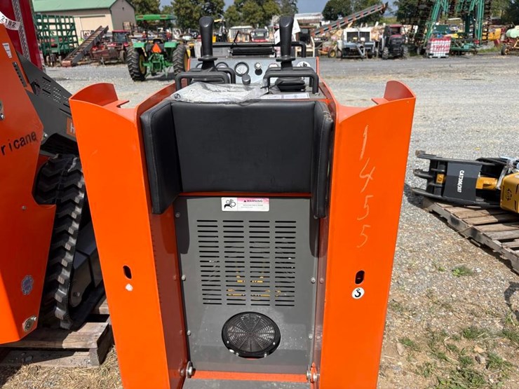 hrc700-mini-skid-steer-image-6