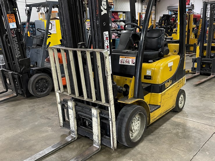 #8010-•-yale-lp-powered-forklift-image-1