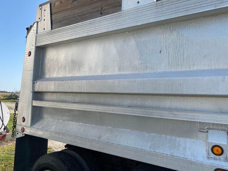 2002-ih-9200i-quad-axle-dump-truck-image-16