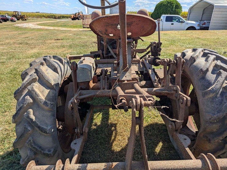 leader-model-b-tractor-image-7