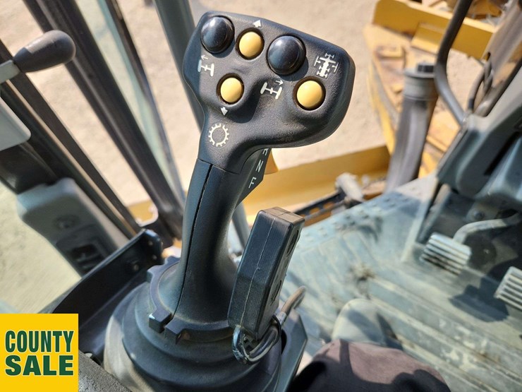 2015-caterpillar-160m-awd-image-19