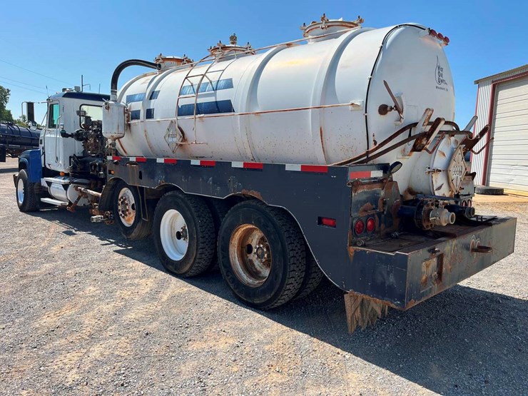 2001-mack-ch613-image-7