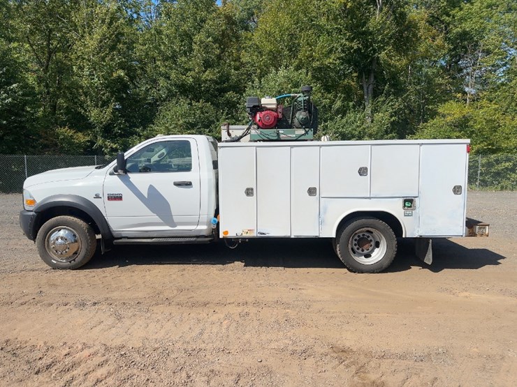 2012-dodge-ram-5500-image-2
