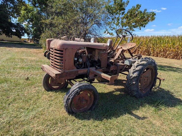leader-model-b-tractor-image-1