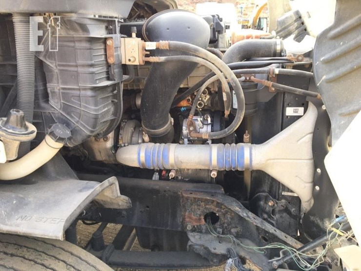 2012-freightliner-cascadia-113-image-11