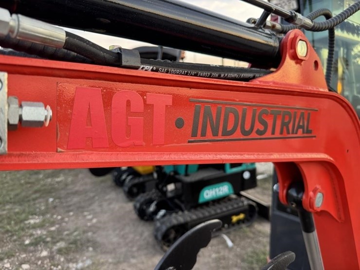 agt,-qk18kxs-c-mini-excavators-with-kubota-diesel-image-4
