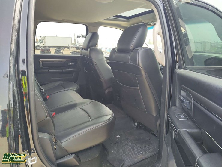 2013-ram-1500-sport-4x4-crew-cab-sb-image-15