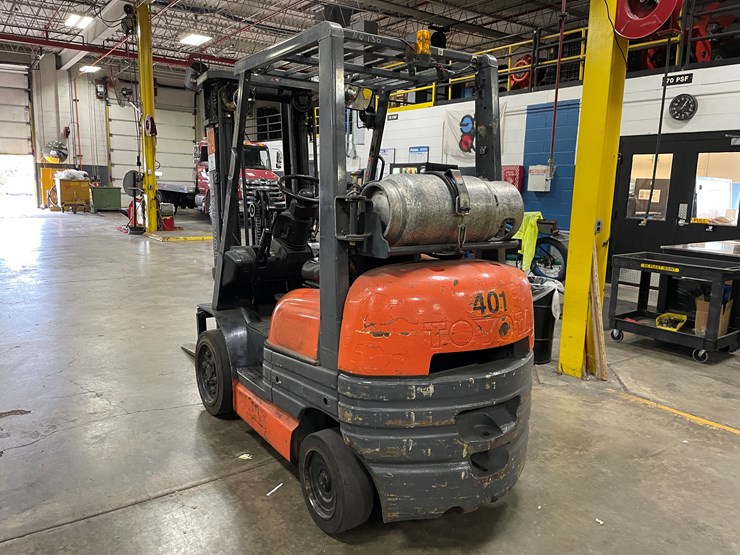 #8016-•-toyota-lp-powered-forklift-image-4