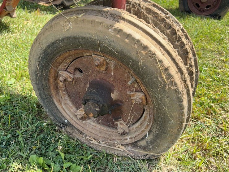 farmall-f-12-image-28