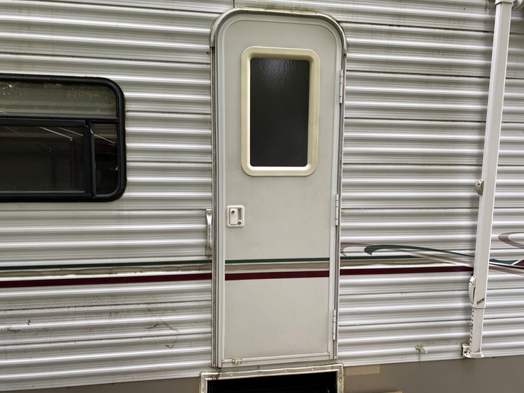 #3302-•-2004-k2-incorporated-sportsman-3803-camper-has-wi-title-(three-lakes,-wi)-image-37