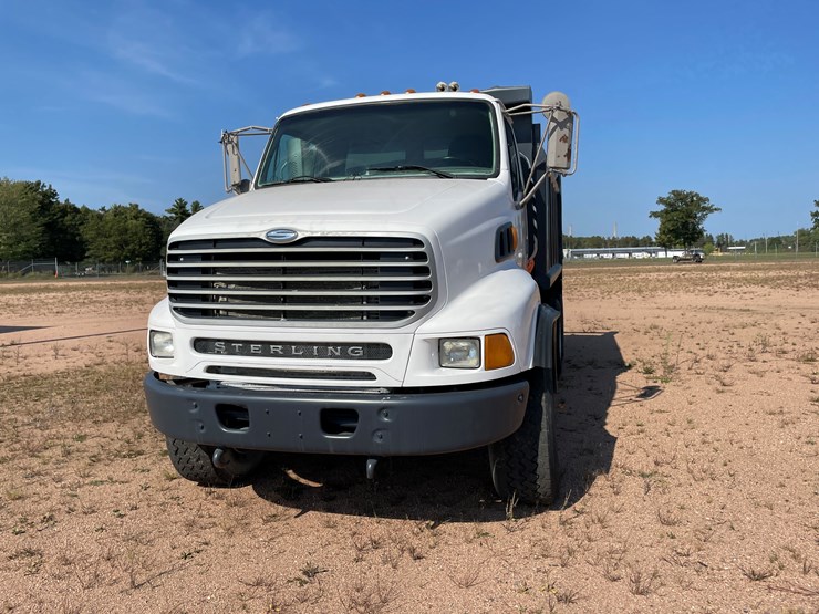 2005-sterling-lt9500-image-2