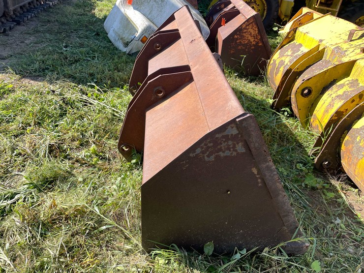 #1148-•-front-loader-bucket-attachment-image-4