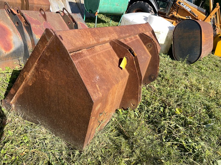#1149-•-front-loader-bucket-attachment-image-7