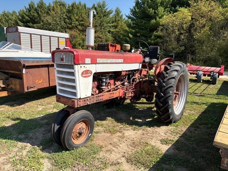 farmall-460-tractor-image-1