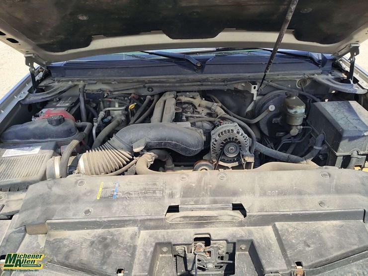 2007-chevrolet-suburban-image-29