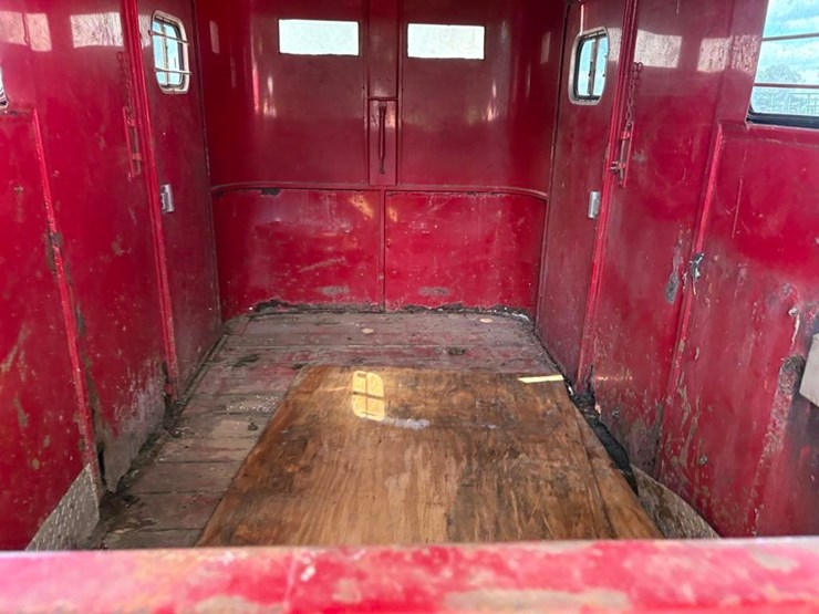 1992-sundowner-2-horse-horse-trailer-w/-no-title-image-8