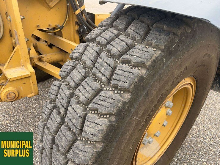 2011-caterpillar-160m-image-10