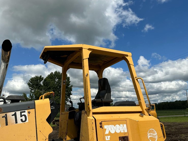 2002-deere-700h-image-37