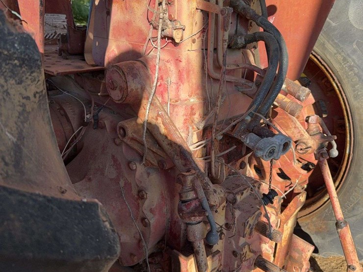 farmall-806-image-45