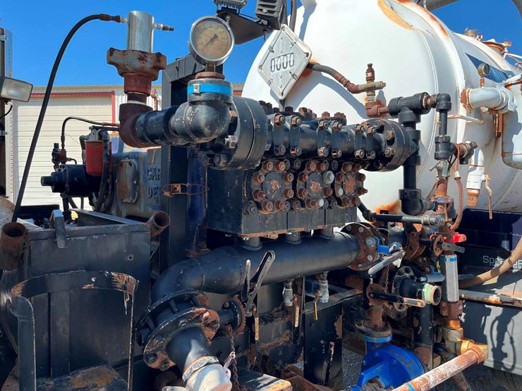 2001-mack-ch613-image-11