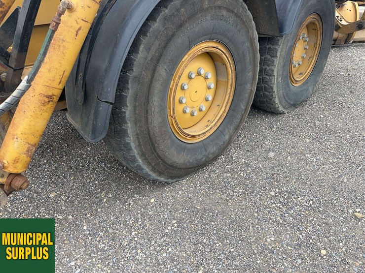2011-caterpillar-160m-image-18