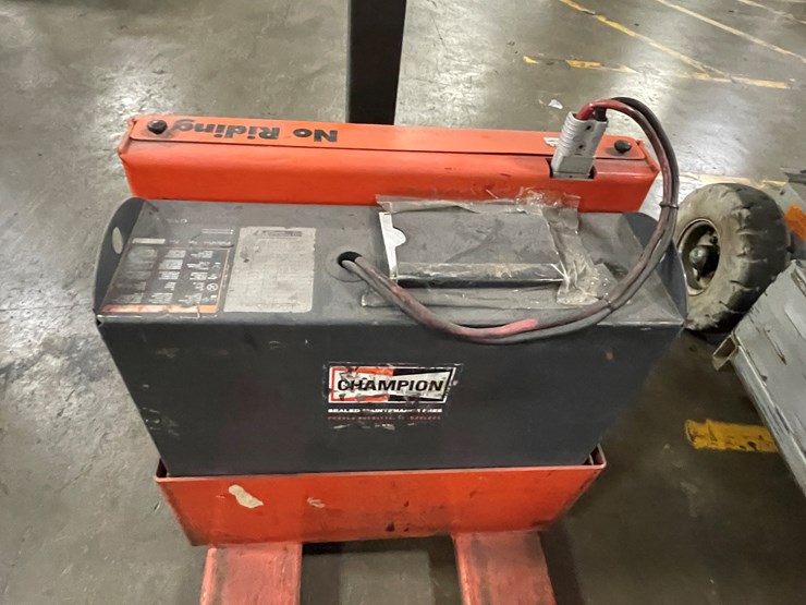 #7160-•-toyota-electric-pallet-jack-image-14