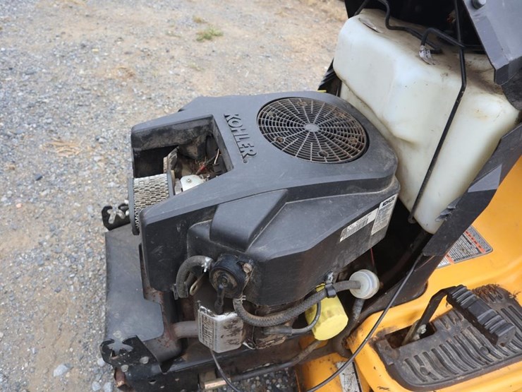 cub-cadet-riding-mower-image-15