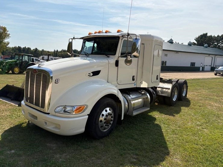 2013-peterbilt-579-image-1