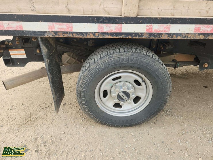 2021-ford-f350-image-34