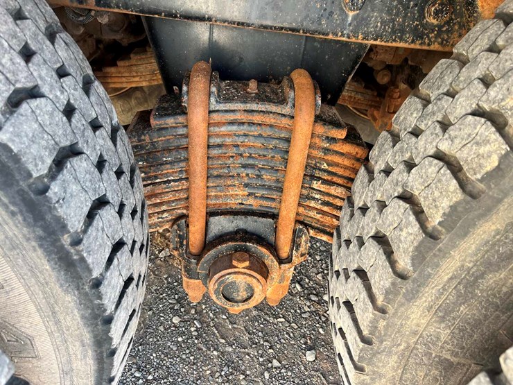 2001-mack-ch613-image-13
