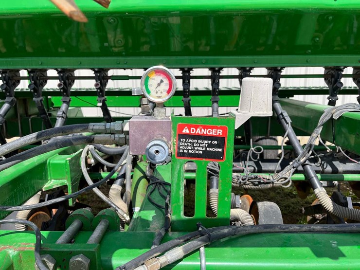 john-deere-750-image-2
