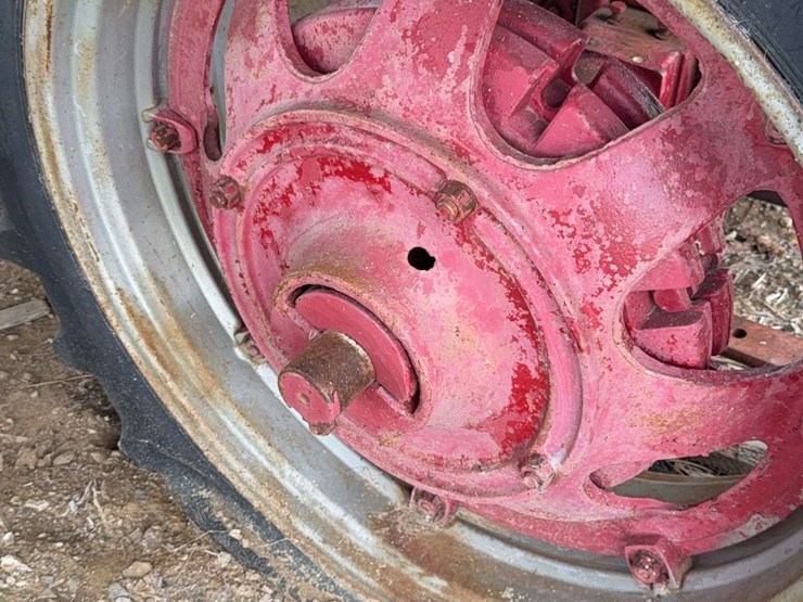 farmall-560-image-28