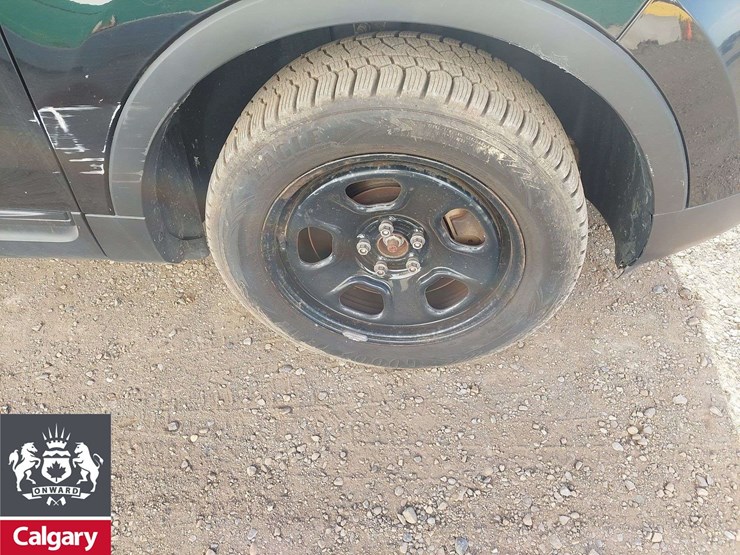 2015-ford-explorer-image-21