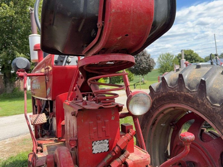 farmall-400-image-36