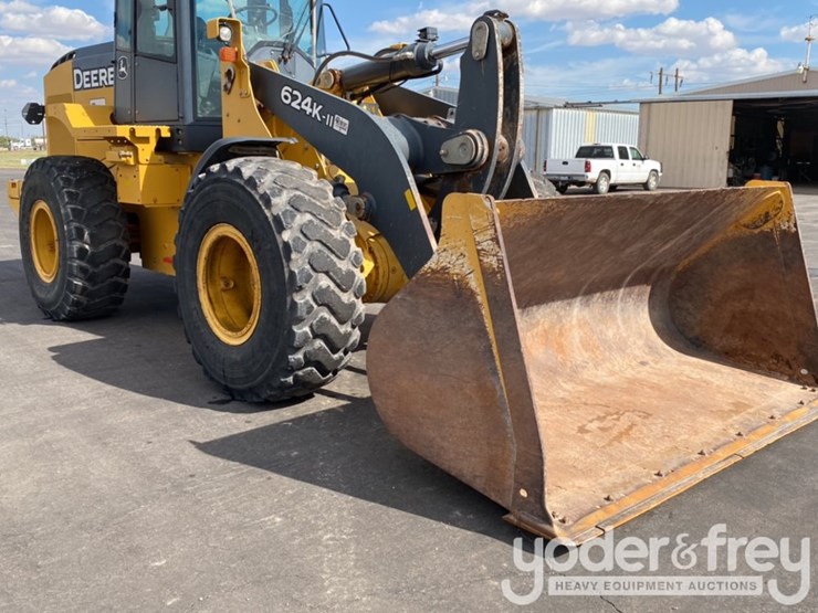2018-deere-624k-image-11