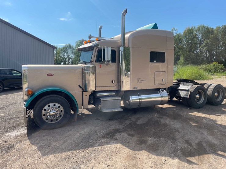 2004-peterbilt-379-image-2