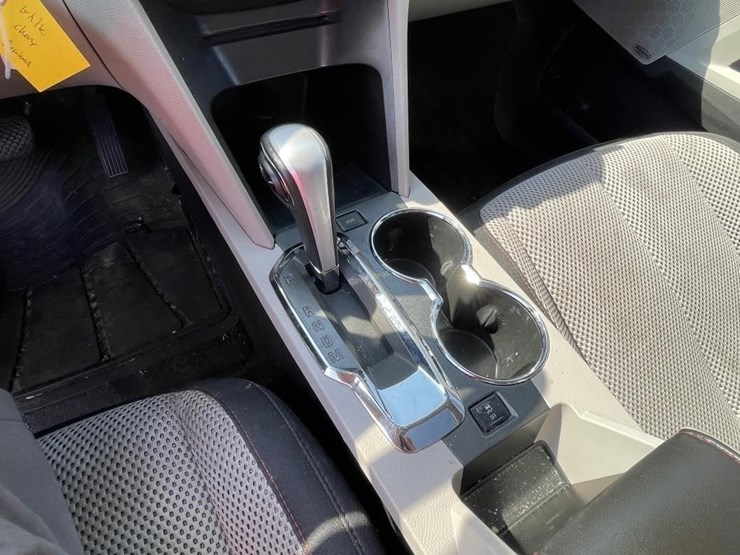 2015-chevrolet-equinox-lt-image-14