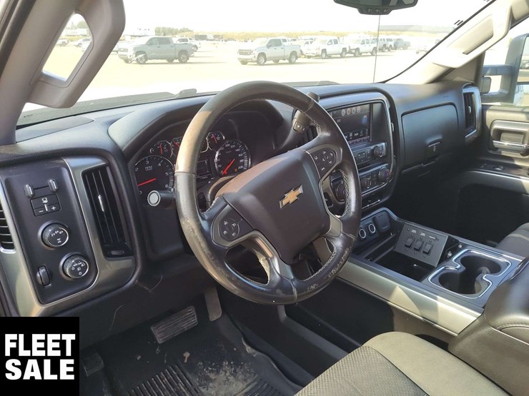2017-chevrolet-silverado-2500hd-lt-image-14