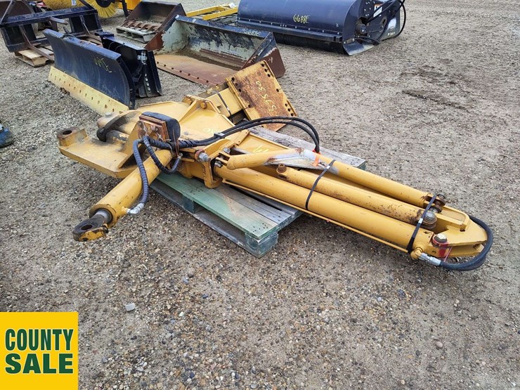 2015-caterpillar-160m-awd-image-52