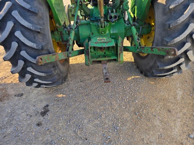 john-deere-2440-image-5