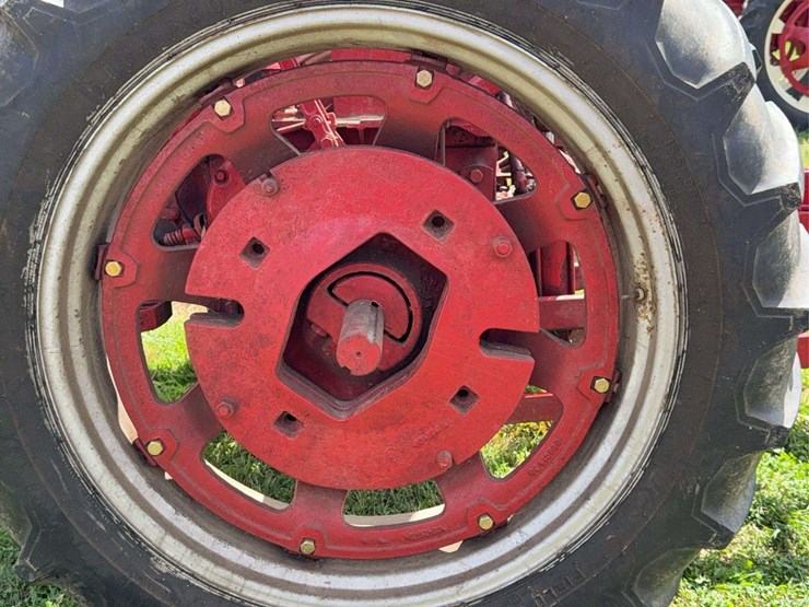 farmall-400-image-32